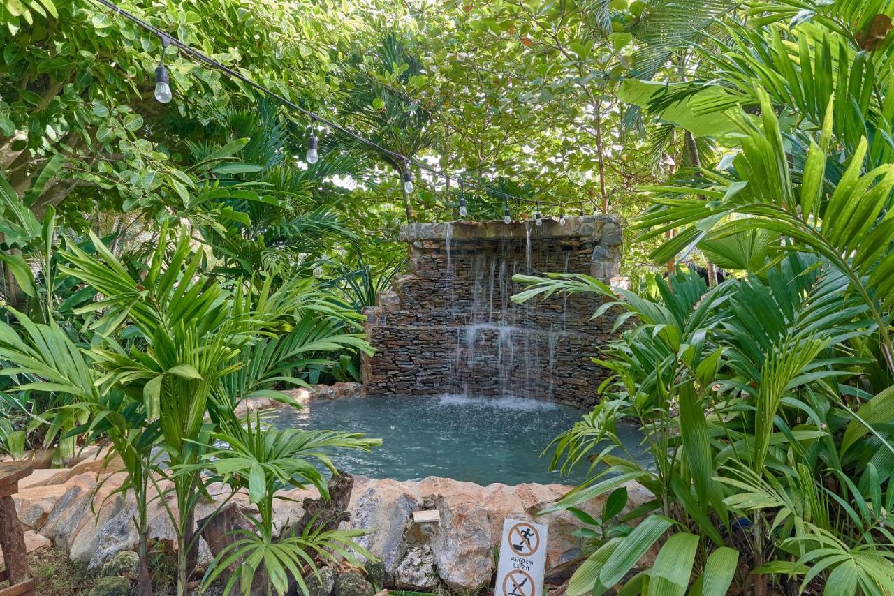 לאס גלראס Chalet Tropical Hotel & Restaurant-Pizzeria מראה חיצוני תמונה