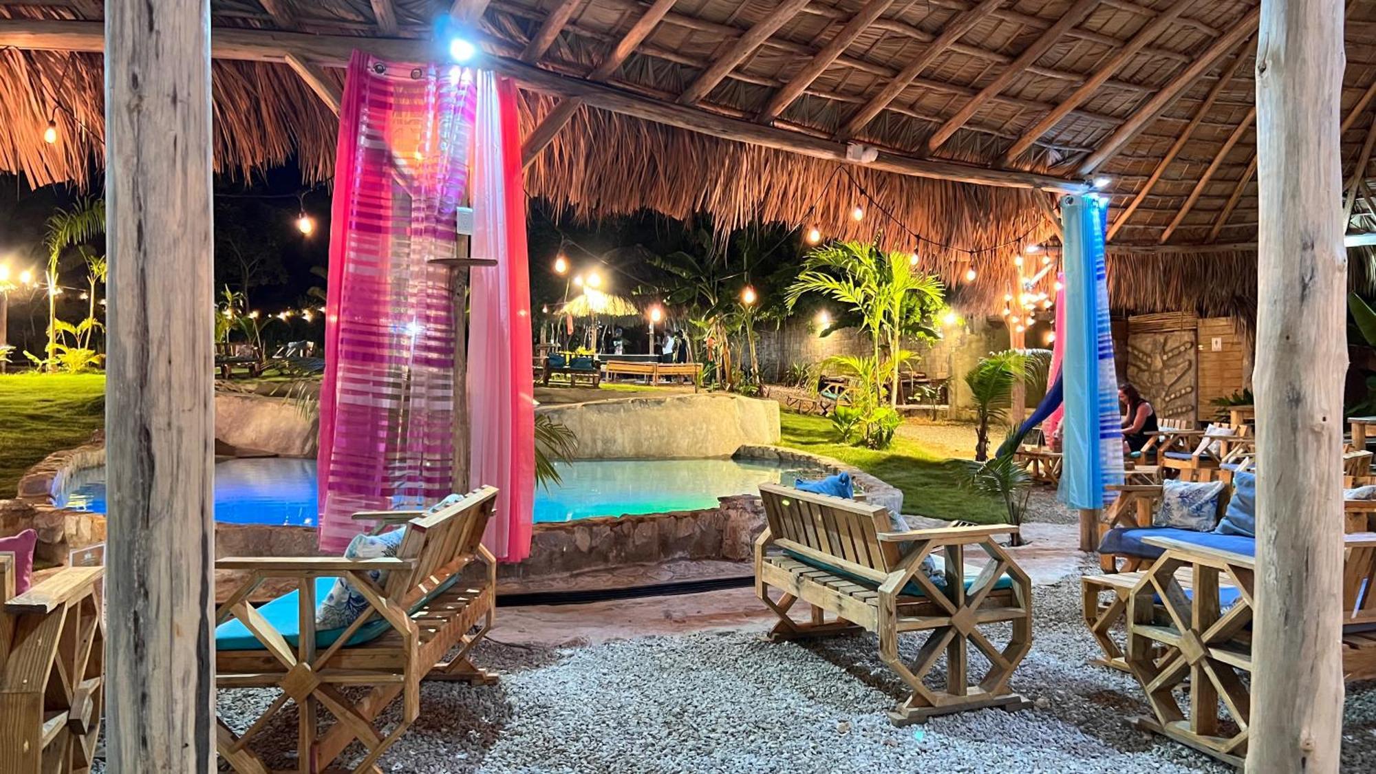 לאס גלראס Chalet Tropical Hotel & Restaurant-Pizzeria מראה חיצוני תמונה